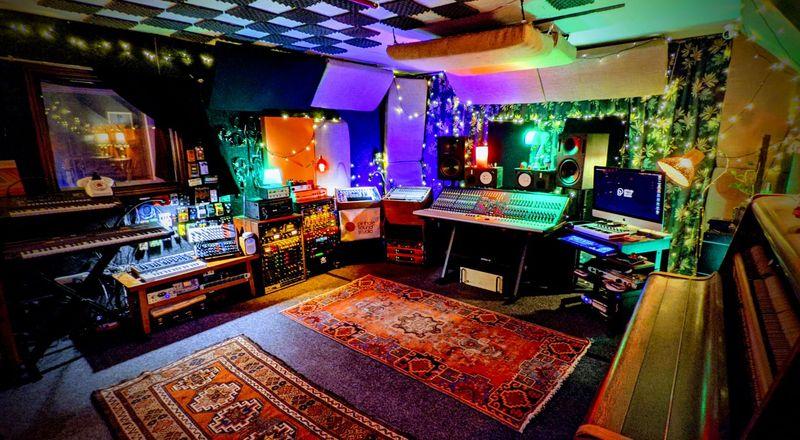 Scouty - Vintage/Retro Recording Studio in Warehouse Location, Manchester
